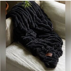 COMFRT 60x80 Blanket LARGE THUNDER BLACK. SOLD OUT MULTIPLE TIMES.